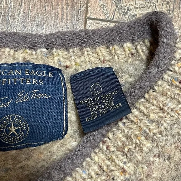 American Eagle Outfitters Women's V-Neck Heathered Cream Sweater - Picture 3 of 4